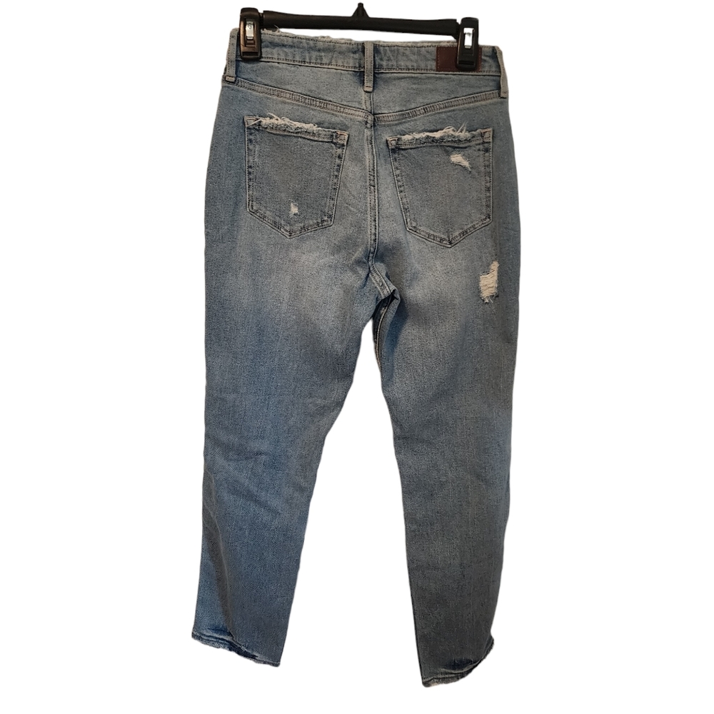 NEW Hollister Curvy High-Rise Ankle Mom Jean in Medium Wash - Picture 8 of 10